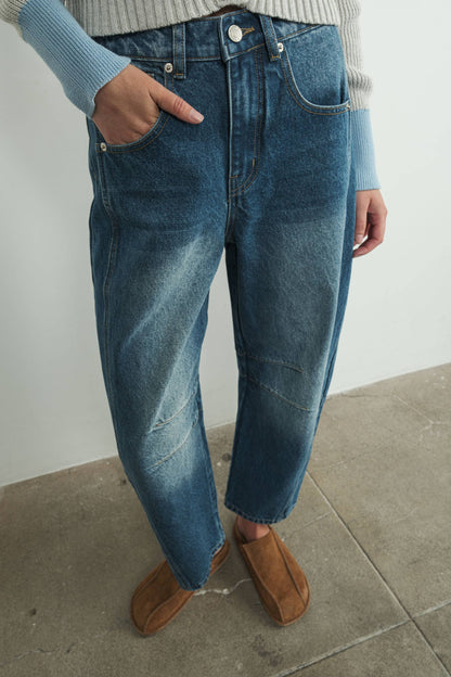 Relaxed Fit Cropped Barrel Jeans